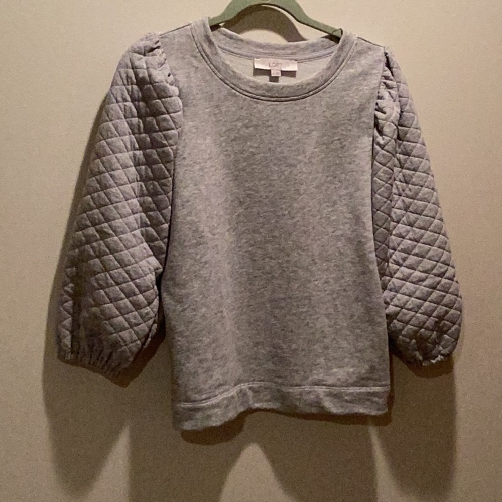 Loft Gray Quilted Sleeve womans Top